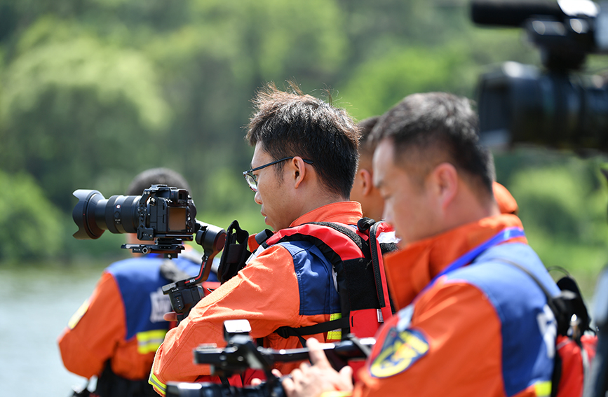 遼寧省應(yīng)急宣傳實(shí)戰(zhàn)拉動(dòng)演練暨崗位練兵大比武現(xiàn)場(chǎng)。遼寧省消防救援總隊(duì)供圖