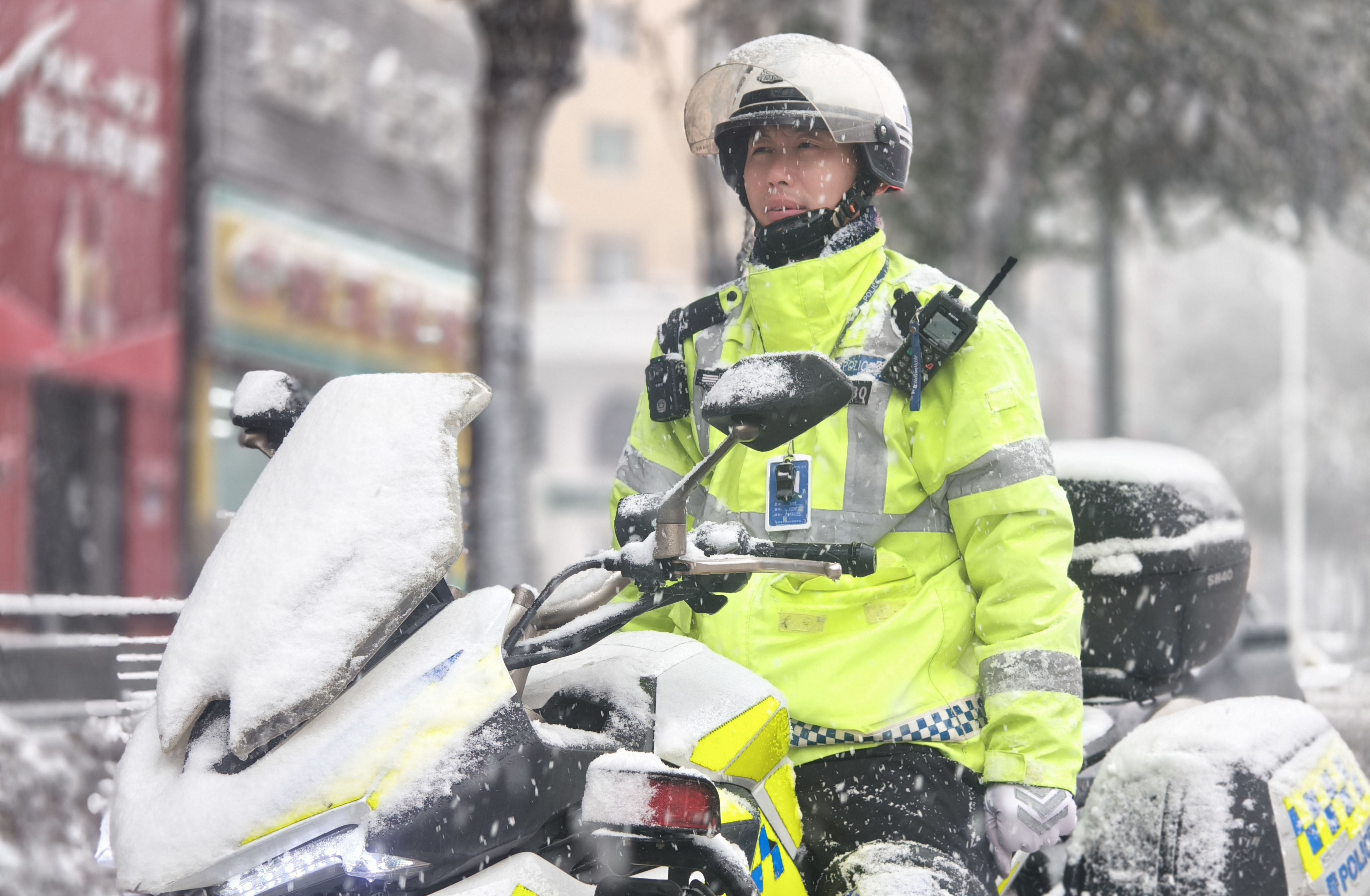 雨雪中堅守 沈陽交警守護市民平安出行